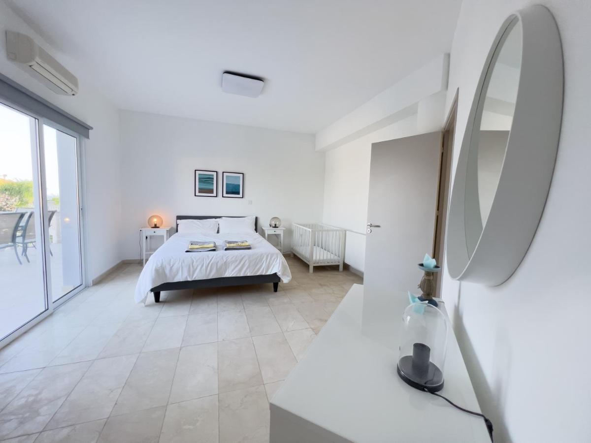 Willa Grand Lynn Seaview *