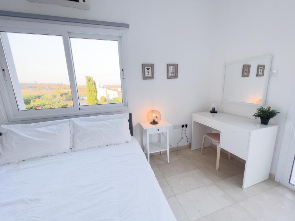 Willa Grand Lynn Seaview *