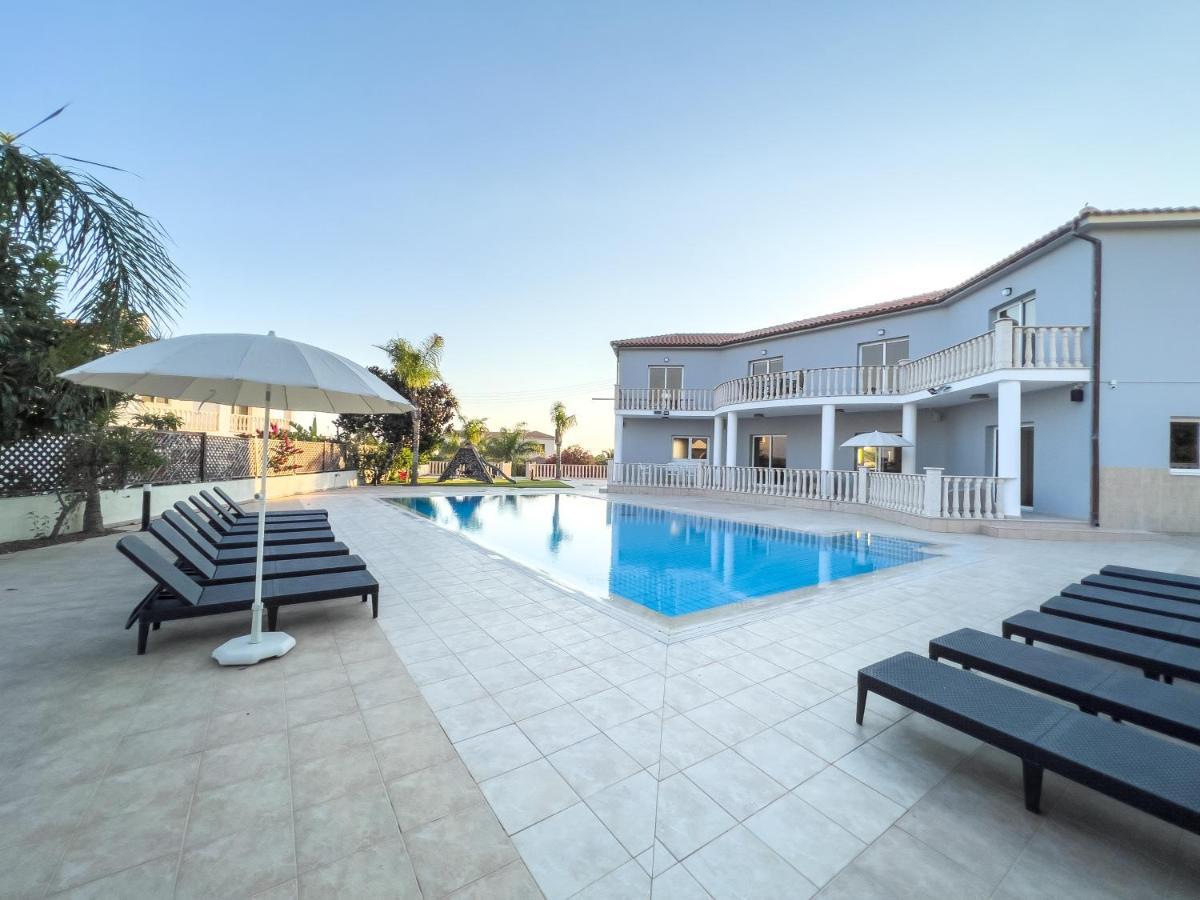 Grand Lynn Seaview Willa