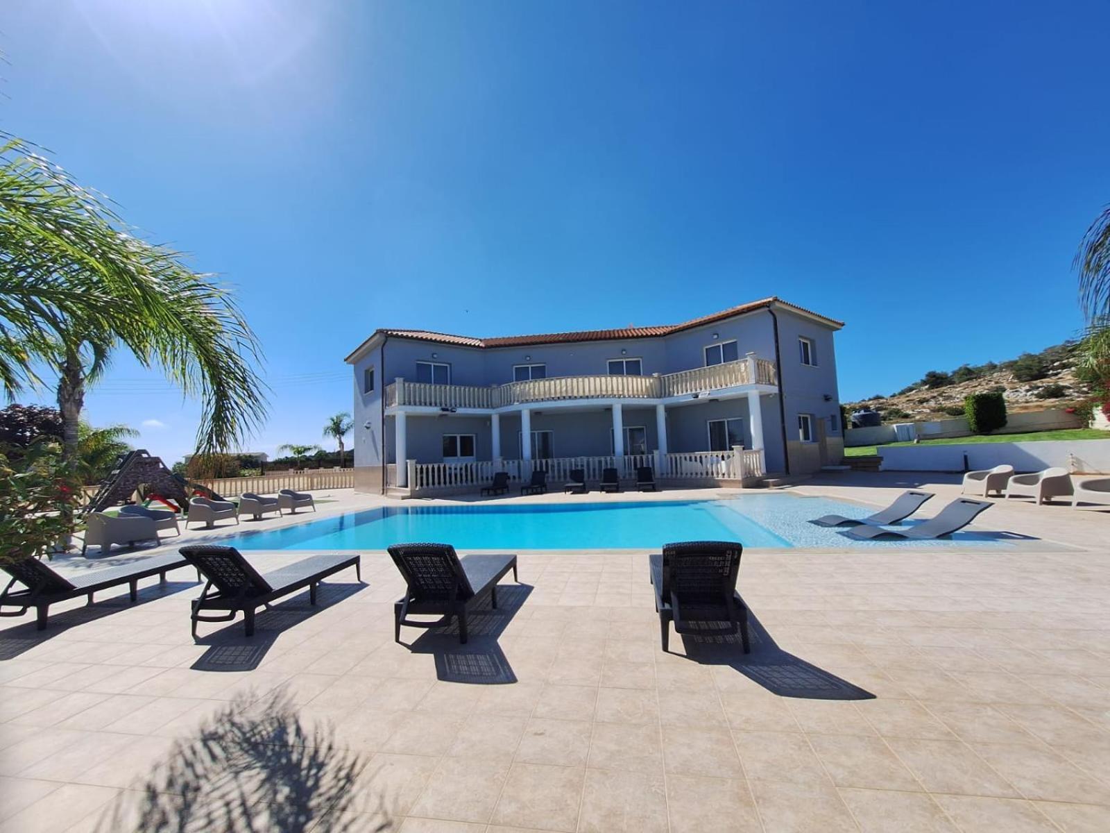 Willa Grand Lynn Seaview